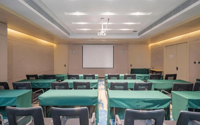 Starway Hotel (Zibo Juran Home Liuquan Road)