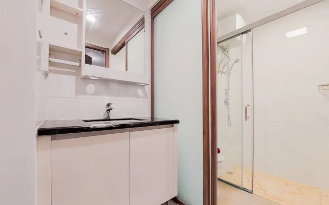 Comfortable 2BR at Sky House BSD Apartment