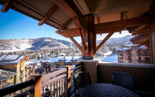 Canyon Base Condos by Lespri