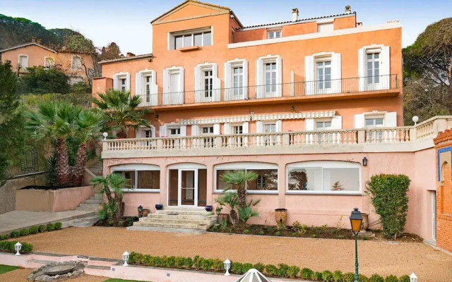 hotelImage