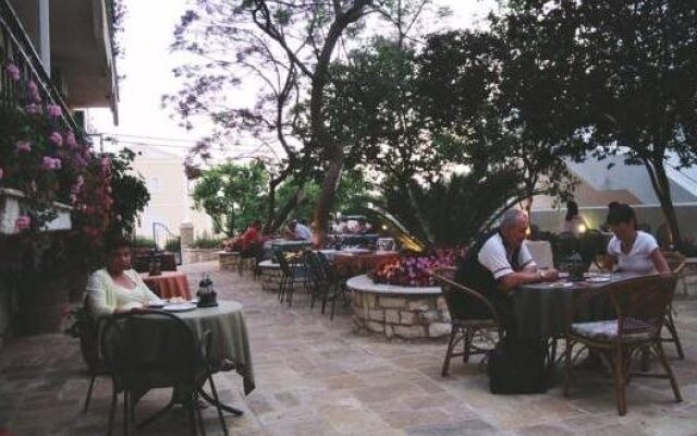 Marie Hotel