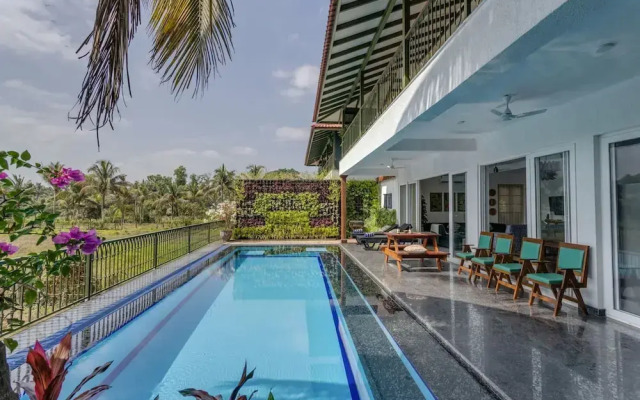Field View Villa With Pool Perfect for Big Groups