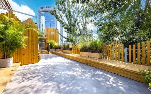 Chonpines Hotel (Beijing Sanyuanqiao Yansha Embassy District Store)