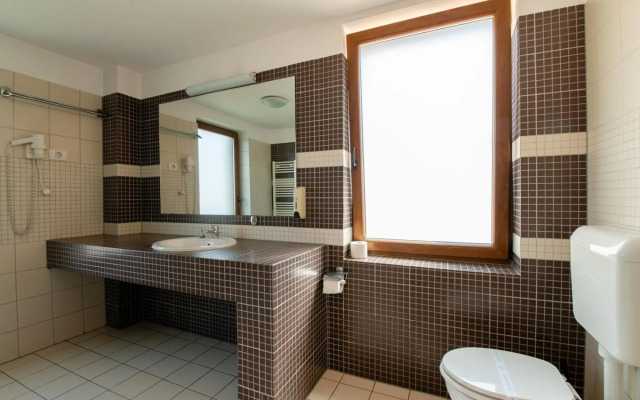 Hotel Oxford Inn & Suites