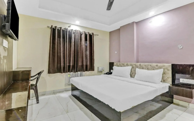 Collection O 85387 Holidays Inn