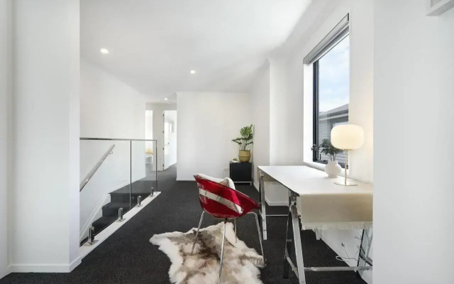 Wonderful River View-Brand New Home - 4 Bedrooms