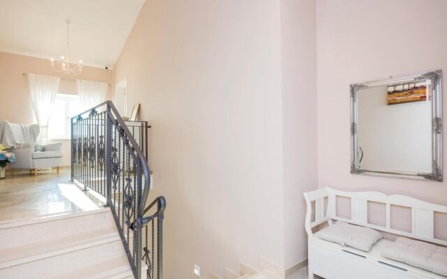 Nice Home in Brsecine With Wifi and 3 Bedrooms