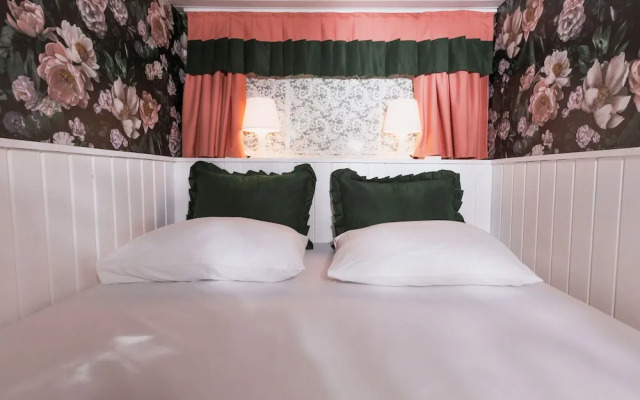Mona Glamping Caravan Suites