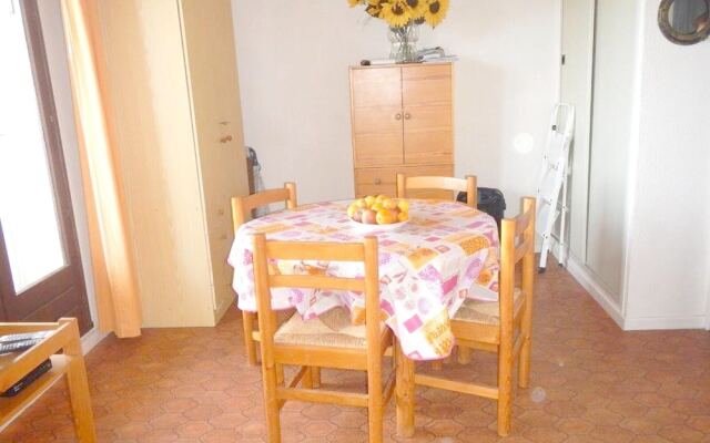 Studio in La Croix-valmer, With Wonderful sea View and Furnished Balco