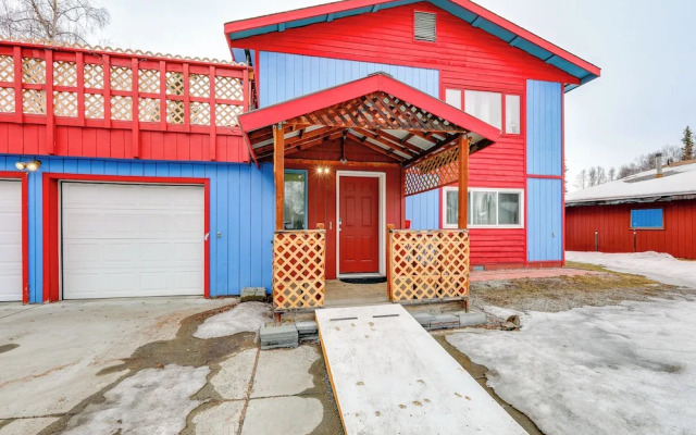 Near Dtwn & Pioneer Park: Fairbanks Home w/ Deck!