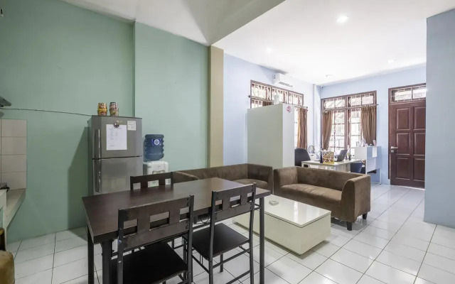 Super OYO 1568 Stasiun Ka Cirebon Guest House