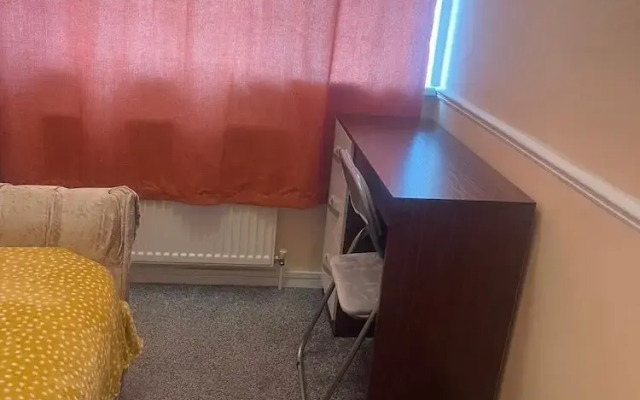 Cozy Basildon Retreat With 3 Bedrooms Free Parking