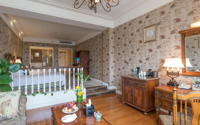 Hangzhou The First World Hotel