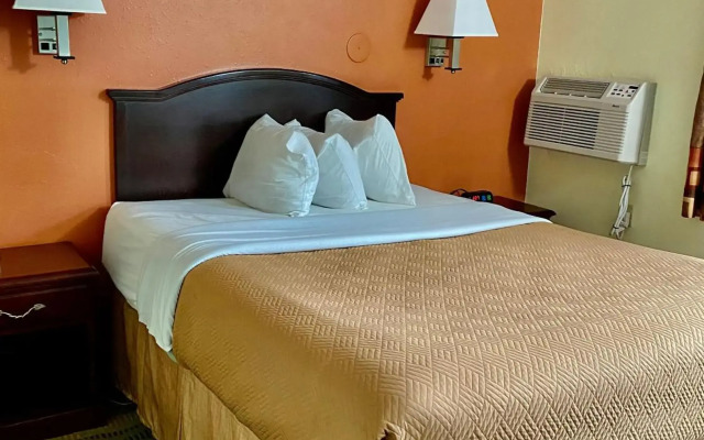 Travelodge by Wyndham La Porte/Michigan City Area