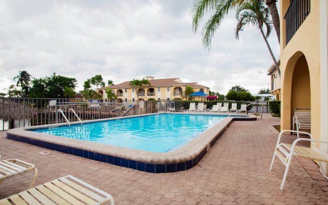OYO Waterfront Hotel - Cape Coral/Fort Myers, FL