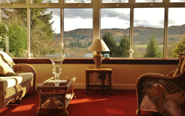 Tigh Na Cloich Hotel