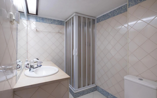 Rent4rest Sesimbra Ocean View Studio - Direct Beach Access