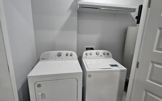 Elegant Apartment 10 min to Mercedes Outlets