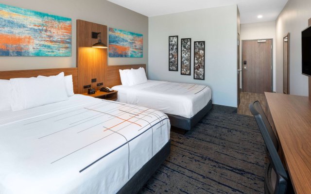 La Quinta Inn & Suites by Wyndham Dallas - Frisco Stadium