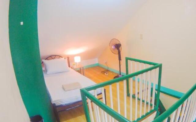 NoMadsMNL Backpackers Homestay