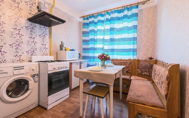 FlatHome24 on Bolshevikov 25