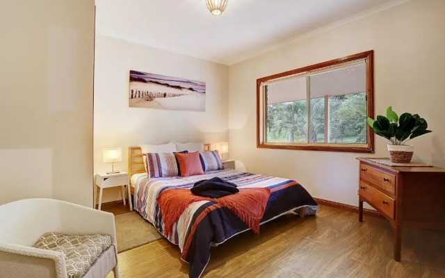 Farm Stay & Iconic Water Views - 32 Zachary Drive