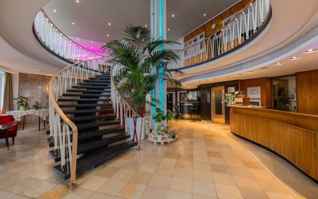 Hessenland Hotel by Stay Awesome
