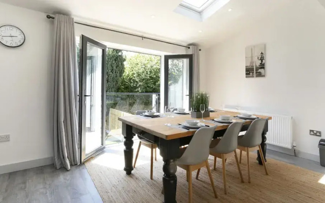 ✰OnPoint- MASSIVE House, PERFECT Location-Parking✰