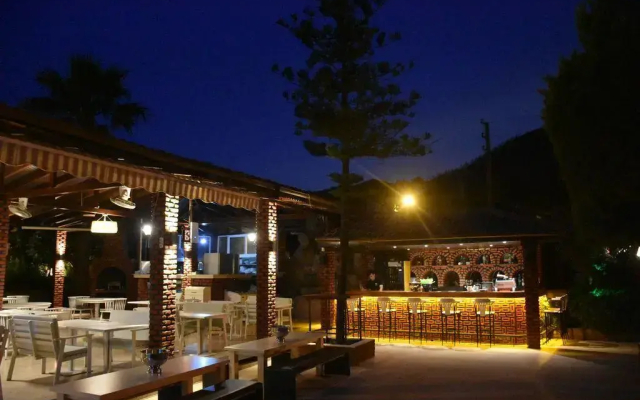 Sardunya Apartments