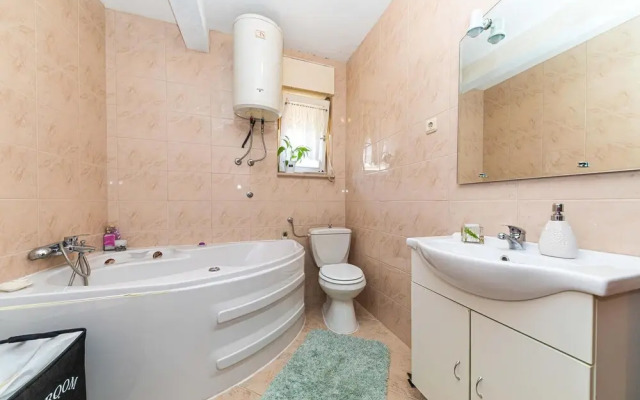 Stunning Apartment in Solin With Wifi and 2 Bedrooms