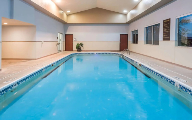 Seasons Inn & Suites Highland