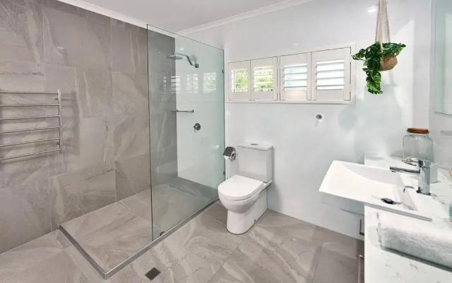 Beachfront - 'Pippies on the Beach' @ Bramston