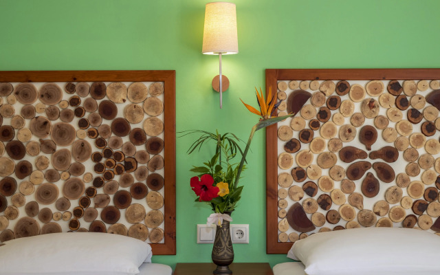 Aris Hotel