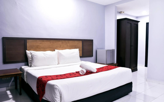 Leisure Cove Hotel & Apartments