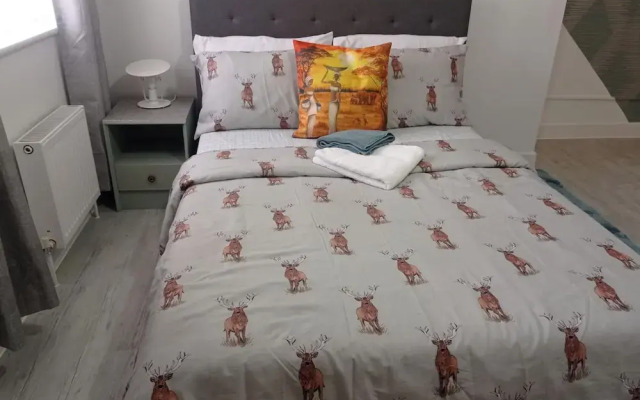 Apartment - Sleeps 4 - Parking - Wifi