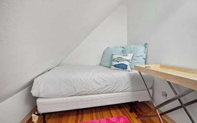 Secluded Waterfront Retreat for 23 Dock, Pets OK