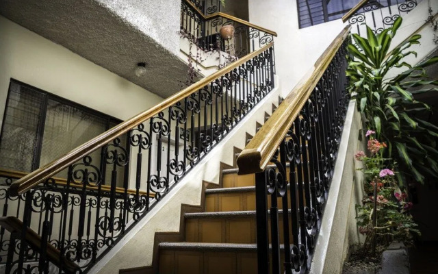 Mariscal Inn & Suites