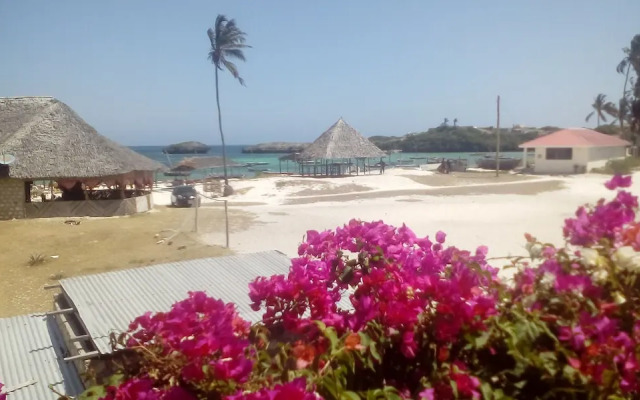 Beach Front Nicky Villa - Watamu Beach