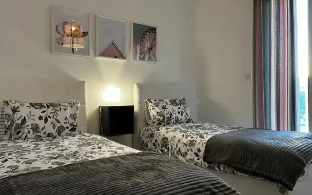 Sliema, Stylish 2 Bedroom Apartment with Parking