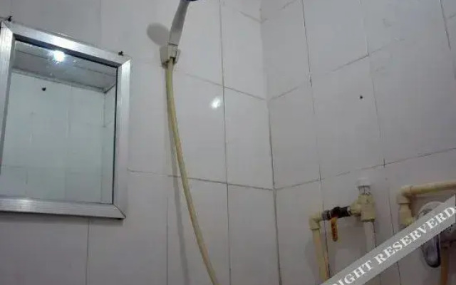 Shihe Business Hotel (Taishan Railway Station Tai'an Bus Terminal)