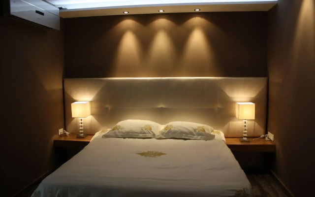 Rich Luxury Suites