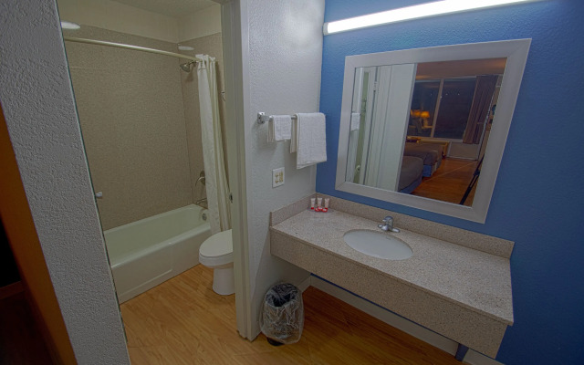 Hotel Battleboro NC I-95 Near Rocky Mount by Oyo