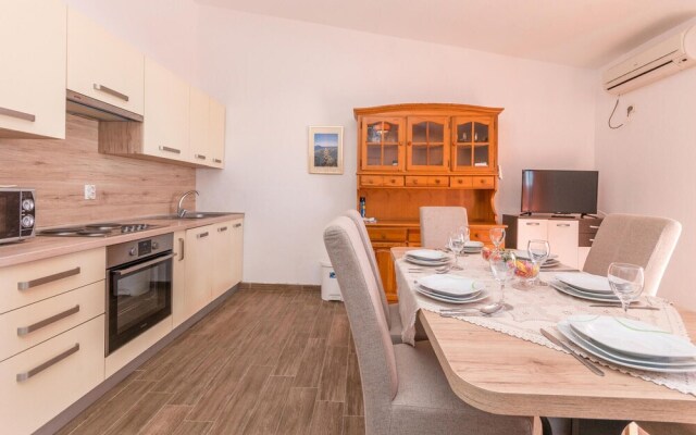 Nice Apartment in Drage With Wifi and 2 Bedrooms
