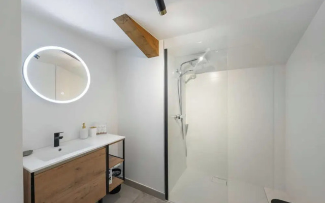 4 Bedroom Duplex With Large Balcony and Parking