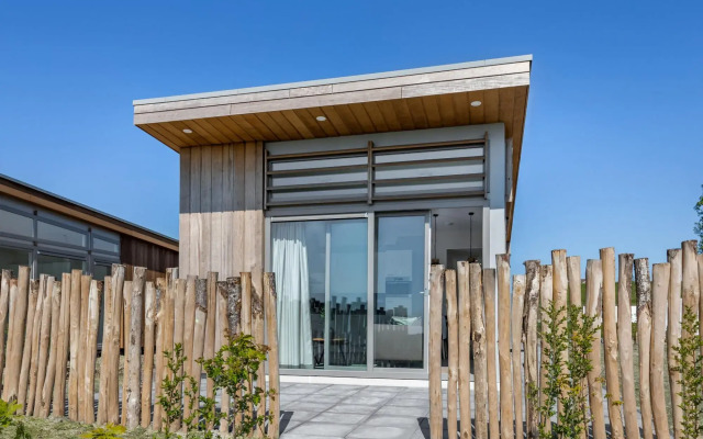 Detached Luxury Lodge near Sea