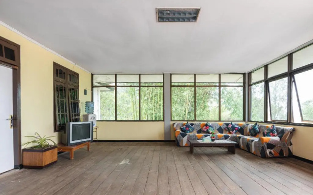 OYO 1852 Intan Bromo Homestay