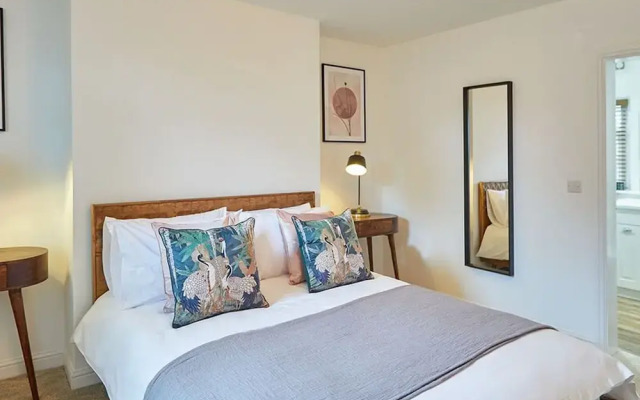 Host Stay Dunsley Chapel