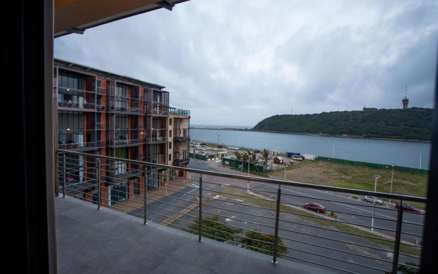 uSHAKA WATERFRONT - PENTHOUSE PLUSH PERFECTION