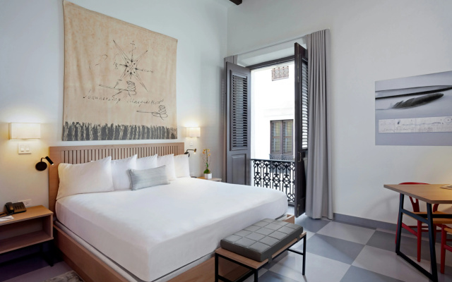 Palacio Provincial San Juan, Curio Collection by Hilton