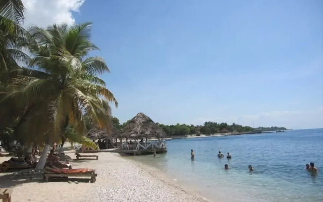 Ouanga Bay Beach Hotel
